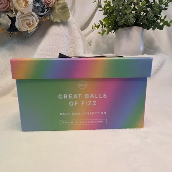 🌸 NIB Great Balls of Fizz Gift Box with 4 Bath Bombs from Patisserie London - Picture 7 of 11